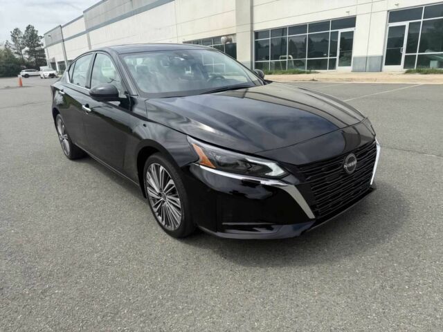 Черный Ниссан Альтима, объемом двигателя 2.5 л и пробегом 21 тыс. км за 10000 $, фото 1 на Automoto.ua