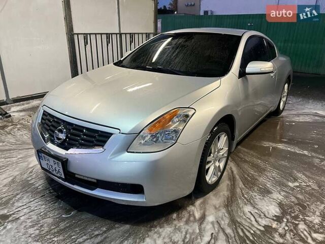 Серый Ниссан Альтима, объемом двигателя 3.5 л и пробегом 182 тыс. км за 7500 $, фото 1 на Automoto.ua