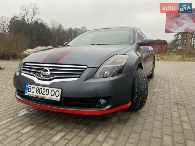Серый Ниссан Альтима, объемом двигателя 2.49 л и пробегом 240 тыс. км за 4750 $, фото 1 на Automoto.ua