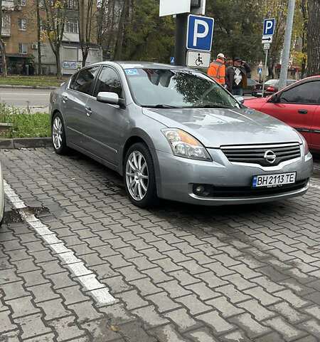 Серый Ниссан Альтима, объемом двигателя 2.5 л и пробегом 229 тыс. км за 6400 $, фото 1 на Automoto.ua