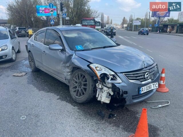 Сірий Ніссан Альтіма, об'ємом двигуна 2.49 л та пробігом 290 тис. км за 2300 $, фото 1 на Automoto.ua