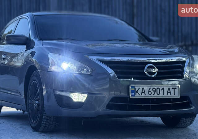 Сірий Ніссан Альтіма, об'ємом двигуна 2.49 л та пробігом 193 тис. км за 8700 $, фото 1 на Automoto.ua