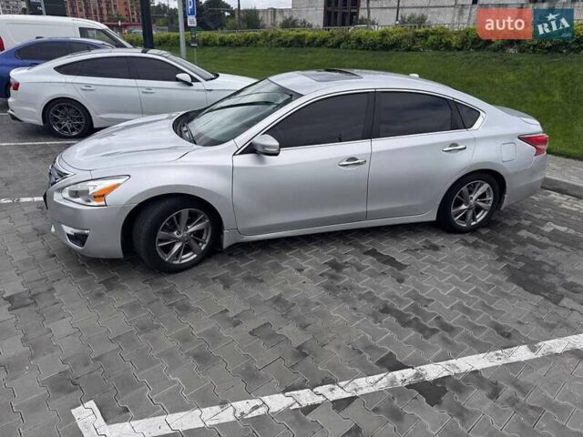 Сірий Ніссан Альтіма, об'ємом двигуна 2.5 л та пробігом 320 тис. км за 8800 $, фото 1 на Automoto.ua