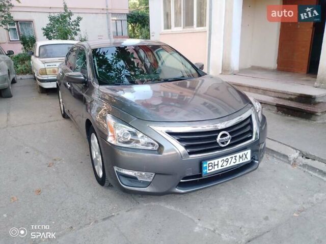 Серый Ниссан Альтима, объемом двигателя 2.5 л и пробегом 214 тыс. км за 8900 $, фото 1 на Automoto.ua