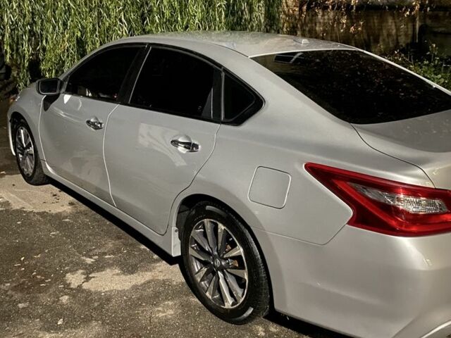 Сірий Ніссан Альтіма, об'ємом двигуна 2.5 л та пробігом 160 тис. км за 8700 $, фото 1 на Automoto.ua