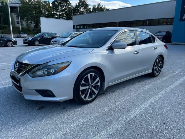 Серый Ниссан Альтима, объемом двигателя 2.5 л и пробегом 107 тыс. км за 10000 $, фото 1 на Automoto.ua