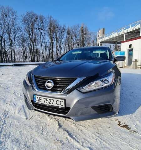 Сірий Ніссан Альтіма, об'ємом двигуна 2.49 л та пробігом 217 тис. км за 9900 $, фото 1 на Automoto.ua