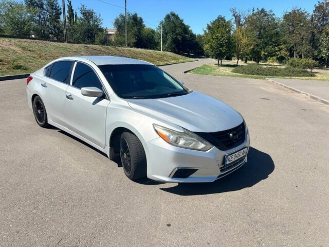 Серый Ниссан Альтима, объемом двигателя 2.5 л и пробегом 209 тыс. км за 7200 $, фото 1 на Automoto.ua