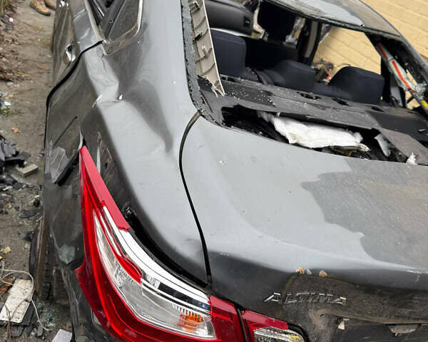 Сірий Ніссан Альтіма, об'ємом двигуна 2.49 л та пробігом 230 тис. км за 1700 $, фото 1 на Automoto.ua