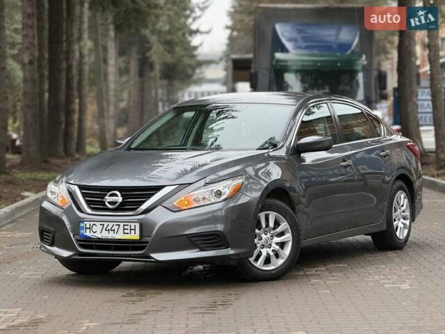 Сірий Ніссан Альтіма, об'ємом двигуна 2.49 л та пробігом 133 тис. км за 10950 $, фото 1 на Automoto.ua
