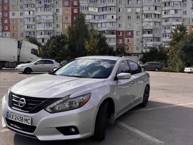 Сірий Ніссан Альтіма, об'ємом двигуна 2.49 л та пробігом 121 тис. км за 9399 $, фото 1 на Automoto.ua