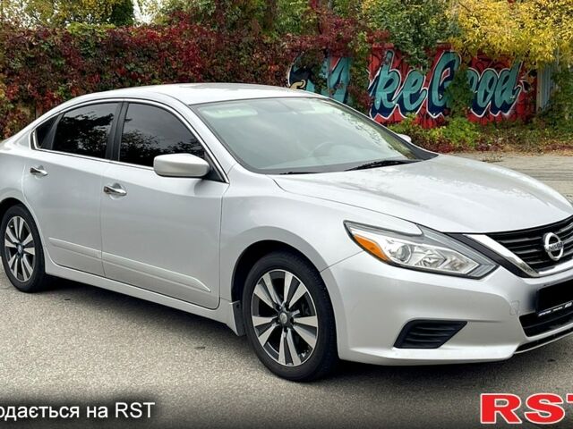 Серый Ниссан Альтима, объемом двигателя 2.5 л и пробегом 75 тыс. км за 10900 $, фото 1 на Automoto.ua