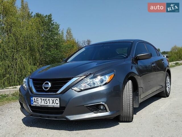 Серый Ниссан Альтима, объемом двигателя 2.49 л и пробегом 159 тыс. км за 9700 $, фото 1 на Automoto.ua