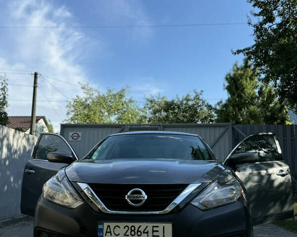 Серый Ниссан Альтима, объемом двигателя 2.49 л и пробегом 217 тыс. км за 11000 $, фото 1 на Automoto.ua