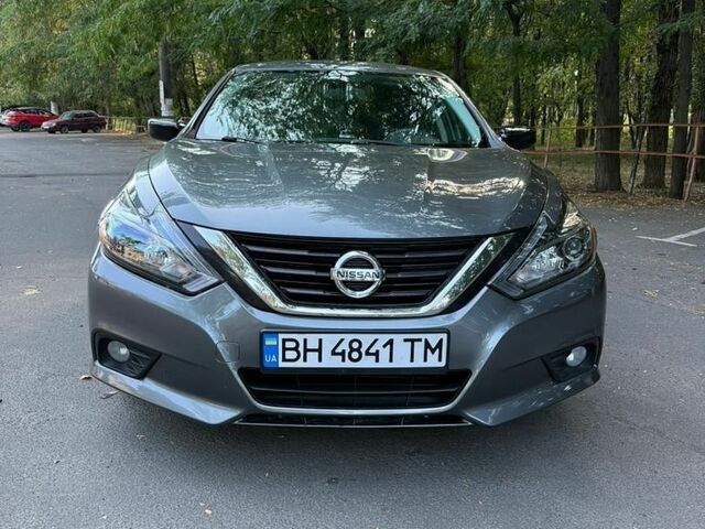 Сірий Ніссан Альтіма, об'ємом двигуна 2.49 л та пробігом 163 тис. км за 11000 $, фото 1 на Automoto.ua