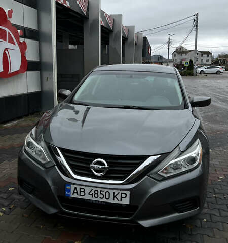 Сірий Ніссан Альтіма, об'ємом двигуна 2.49 л та пробігом 94 тис. км за 13800 $, фото 1 на Automoto.ua