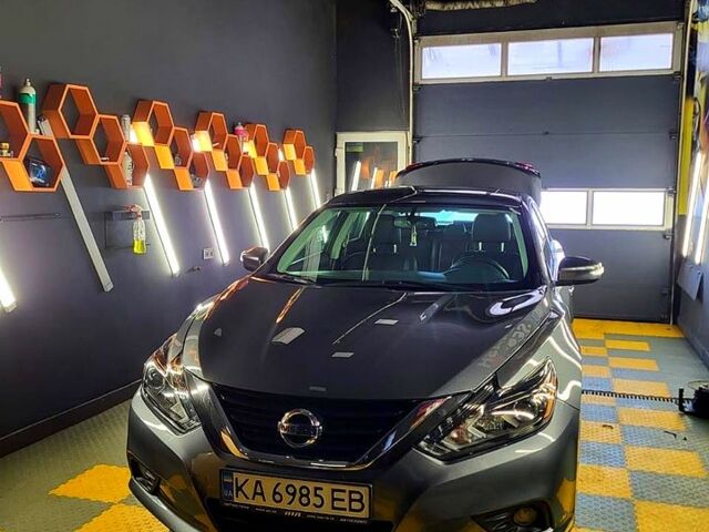 Сірий Ніссан Альтіма, об'ємом двигуна 2.5 л та пробігом 90 тис. км за 12200 $, фото 1 на Automoto.ua