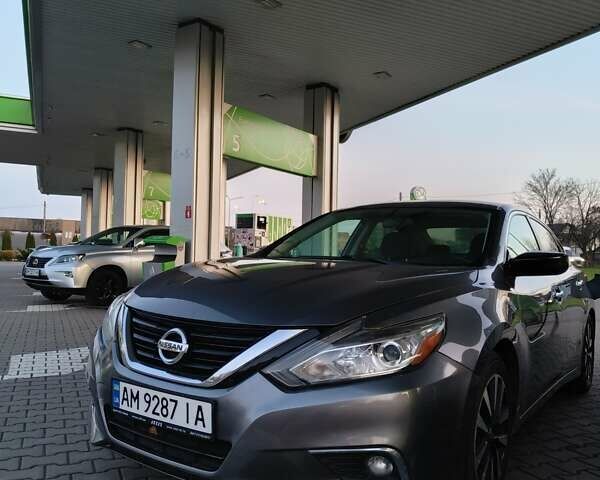 Серый Ниссан Альтима, объемом двигателя 2.49 л и пробегом 230 тыс. км за 9499 $, фото 1 на Automoto.ua