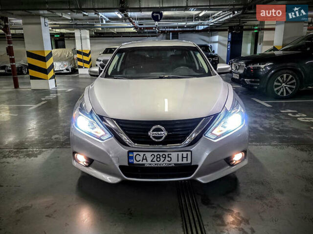 Сірий Ніссан Альтіма, об'ємом двигуна 2.49 л та пробігом 185 тис. км за 10500 $, фото 1 на Automoto.ua