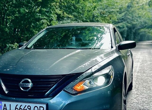 Сірий Ніссан Альтіма, об'ємом двигуна 2.5 л та пробігом 220 тис. км за 11500 $, фото 1 на Automoto.ua