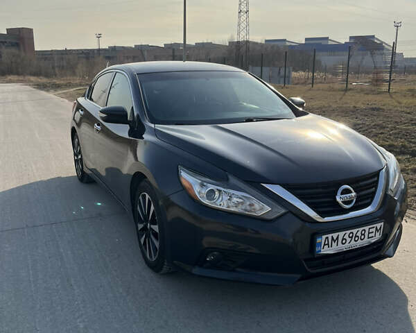 Серый Ниссан Альтима, объемом двигателя 2.49 л и пробегом 133 тыс. км за 12000 $, фото 1 на Automoto.ua