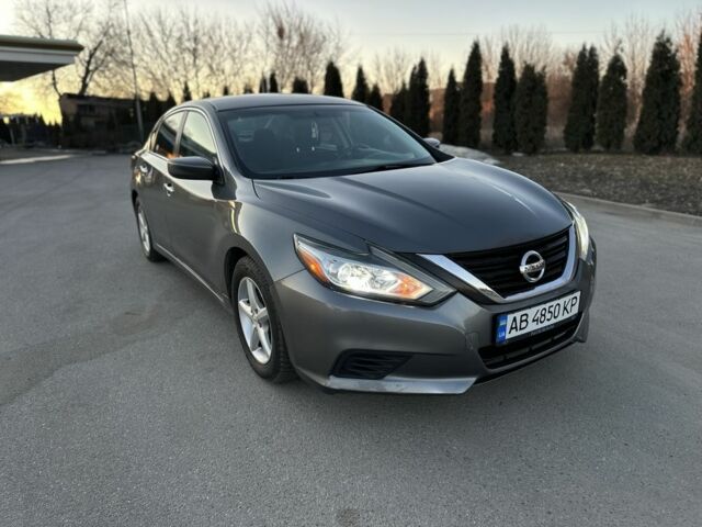 Сірий Ніссан Альтіма, об'ємом двигуна 2.5 л та пробігом 97 тис. км за 11000 $, фото 1 на Automoto.ua