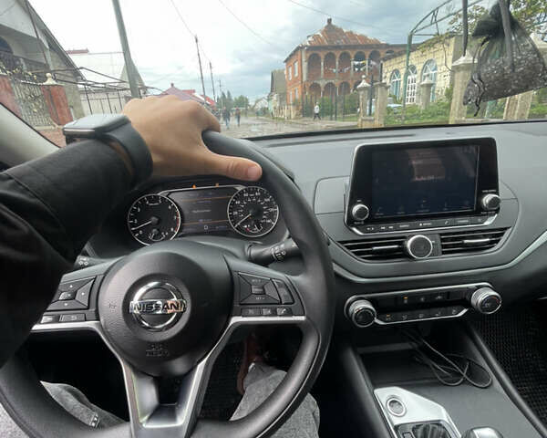 Сірий Ніссан Альтіма, об'ємом двигуна 2.5 л та пробігом 37 тис. км за 17000 $, фото 1 на Automoto.ua