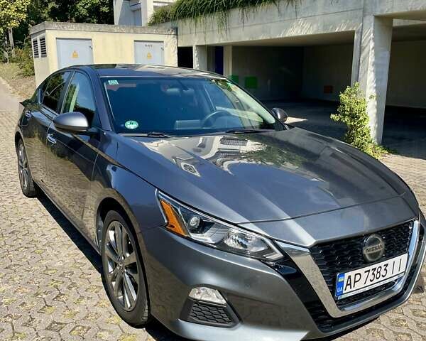 Сірий Ніссан Альтіма, об'ємом двигуна 2.49 л та пробігом 125 тис. км за 16500 $, фото 1 на Automoto.ua