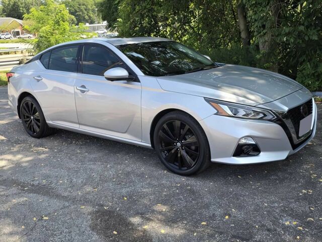 Серый Ниссан Альтима, объемом двигателя 2.5 л и пробегом 43 тыс. км за 3800 $, фото 1 на Automoto.ua