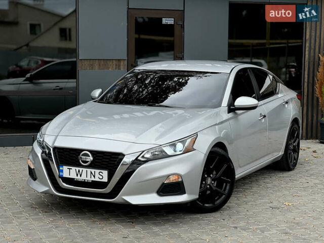 Сірий Ніссан Альтіма, об'ємом двигуна 2.5 л та пробігом 82 тис. км за 14500 $, фото 1 на Automoto.ua