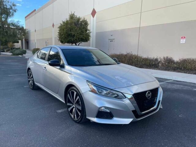 Серый Ниссан Альтима, объемом двигателя 2.5 л и пробегом 75 тыс. км за 6000 $, фото 1 на Automoto.ua