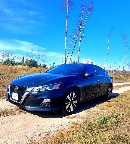 Сірий Ніссан Альтіма, об'ємом двигуна 2.5 л та пробігом 27 тис. км за 21200 $, фото 1 на Automoto.ua