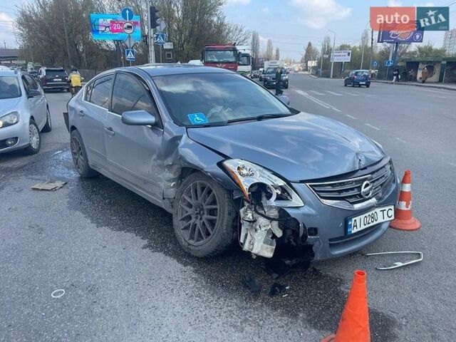 Синий Ниссан Альтима, объемом двигателя 2.49 л и пробегом 290 тыс. км за 3355 $, фото 1 на Automoto.ua