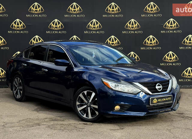 Синий Ниссан Альтима, объемом двигателя 2.49 л и пробегом 211 тыс. км за 10900 $, фото 1 на Automoto.ua