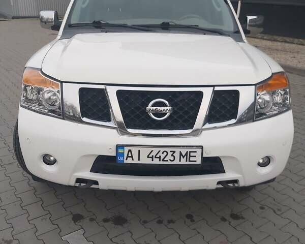 Белый Ниссан Армада, объемом двигателя 5.55 л и пробегом 300 тыс. км за 15500 $, фото 1 на Automoto.ua