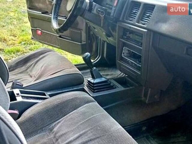 Красный Ниссан Блюберд, объемом двигателя 1.97 л и пробегом 400 тыс. км за 700 $, фото 1 на Automoto.ua