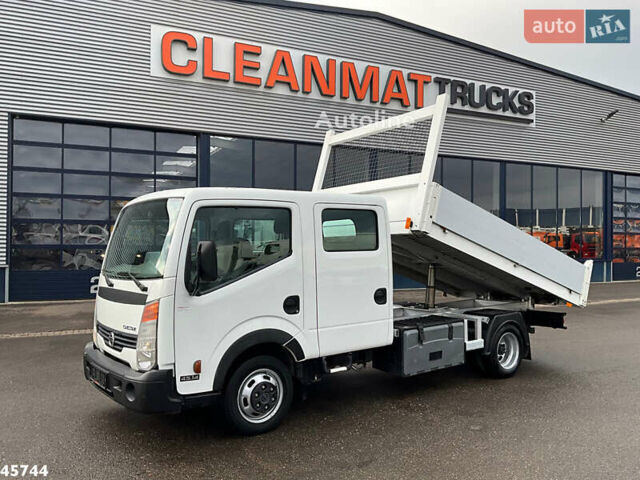 Белый Ниссан Кабстар, объемом двигателя 2.5 л и пробегом 102 тыс. км за 29900 $, фото 1 на Automoto.ua