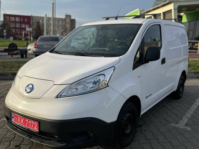 Білий Ніссан Інша, об'ємом двигуна 0 л та пробігом 126 тис. км за 8200 $, фото 1 на Automoto.ua