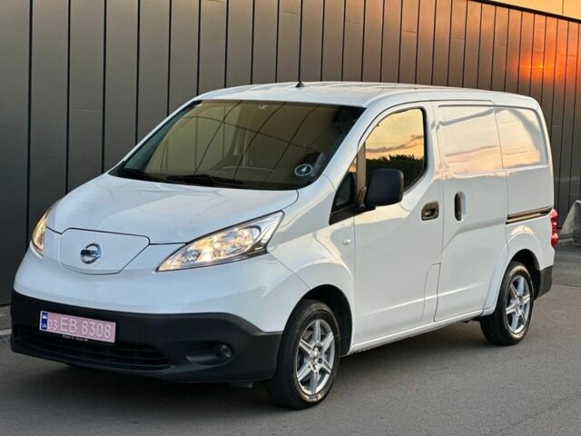 Белый Ниссан Другая, объемом двигателя 0 л и пробегом 123 тыс. км за 13500 $, фото 1 на Automoto.ua