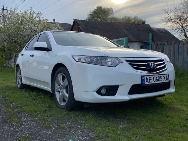 Белый Ниссан Другая, объемом двигателя 2.4 л и пробегом 230 тыс. км за 290 $, фото 1 на Automoto.ua