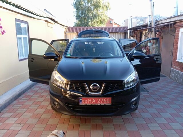 Черный Ниссан Другая, объемом двигателя 0 л и пробегом 250 тыс. км за 12500 $, фото 1 на Automoto.ua