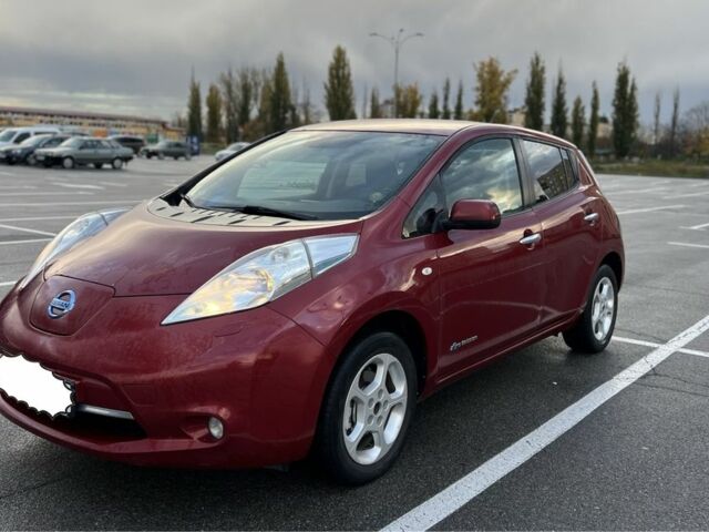 Красный Ниссан Другая, объемом двигателя 0 л и пробегом 212 тыс. км за 7150 $, фото 1 на Automoto.ua