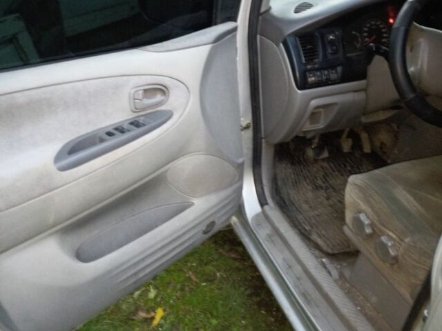 Сірий Ніссан Інша, об'ємом двигуна 2 л та пробігом 320 тис. км за 2300 $, фото 1 на Automoto.ua