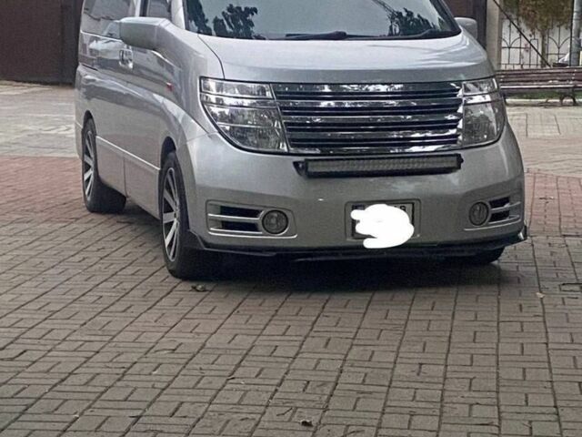 Сірий Ніссан Ельгранд, об'ємом двигуна 0 л та пробігом 199 тис. км за 9000 $, фото 1 на Automoto.ua