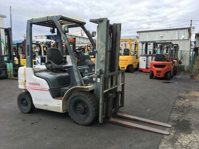 Білий Ніссан ФД, об'ємом двигуна 3.2 л та пробігом 5 тис. км за 12000 $, фото 1 на Automoto.ua