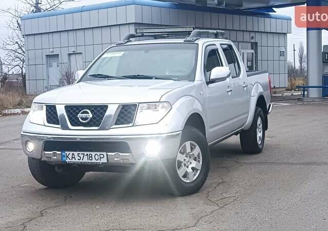 Серый Ниссан Фронтиер, объемом двигателя 4 л и пробегом 215 тыс. км за 9200 $, фото 1 на Automoto.ua
