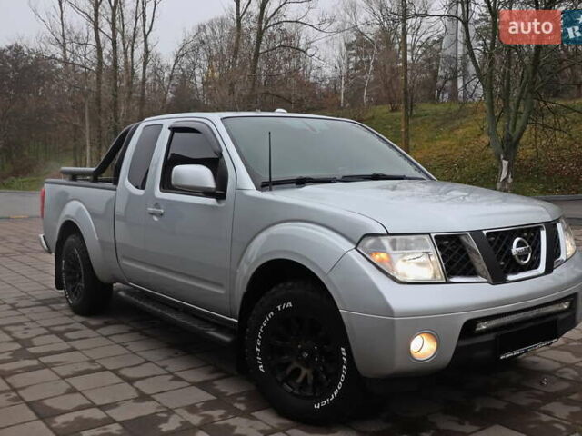 Серый Ниссан Фронтиер, объемом двигателя 4 л и пробегом 122 тыс. км за 17999 $, фото 1 на Automoto.ua