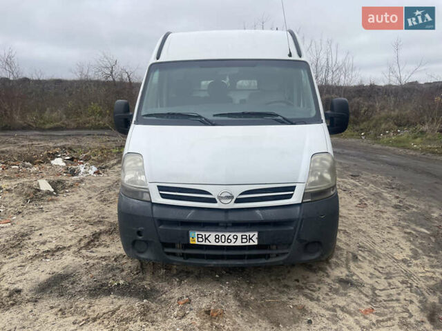 Білий Ніссан Інтерстар, об'ємом двигуна 2.5 л та пробігом 391 тис. км за 6000 $, фото 1 на Automoto.ua