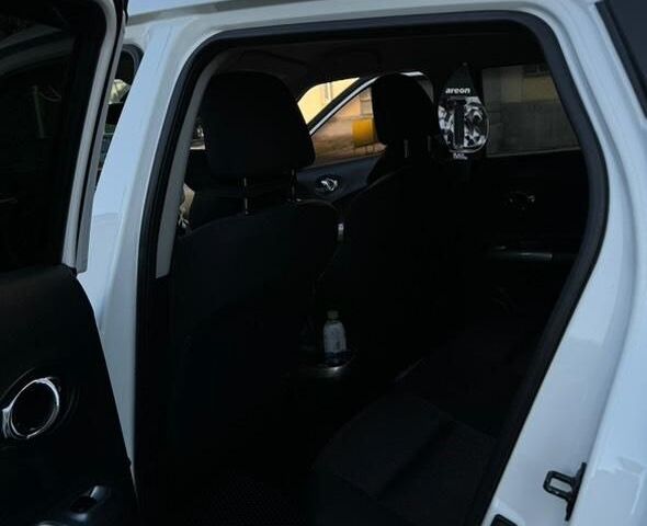 Белый Ниссан Жук, объемом двигателя 1.6 л и пробегом 0 тыс. км за 10000 $, фото 1 на Automoto.ua