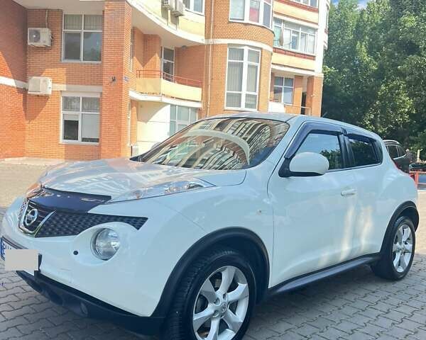 Белый Ниссан Жук, объемом двигателя 1.6 л и пробегом 113 тыс. км за 11200 $, фото 1 на Automoto.ua